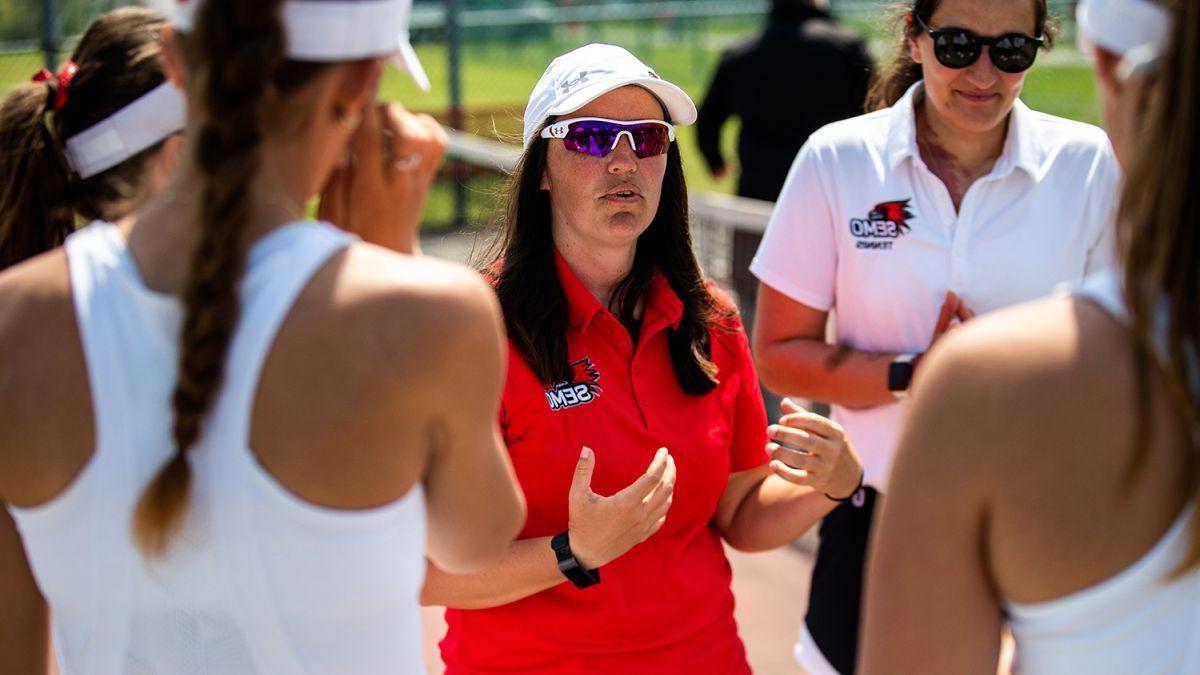 Mary Beth Gunn加入正规博彩十大网站担任首席女子网球教练.